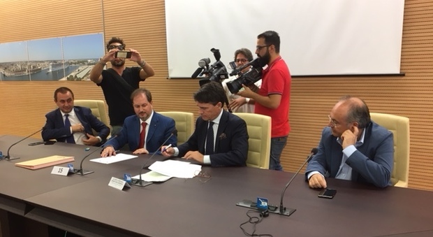 La firma dell'intesa tra i presidenti delle due autorità portuali