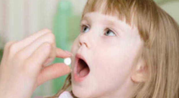 «Genitori, non date ai bambini le medicine degli adulti» appello dell'Agenzia del farmaco