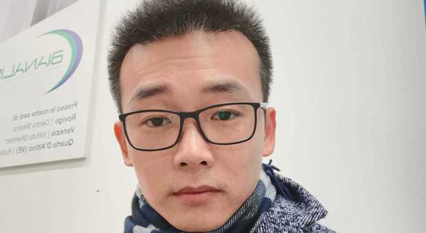 Xin, 31 anni, inventa l'app anti-vendite online