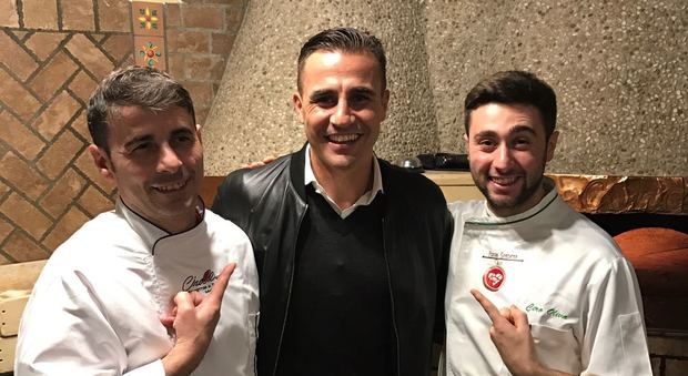 Fabio Cannavaro festeggia le vittorie in Cina nella pizzeria alla Sanità