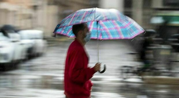 Temporale Roma: tuoni e vento, ma la pioggia dove sta? Il meteo "la promette", ma per ora non si vede