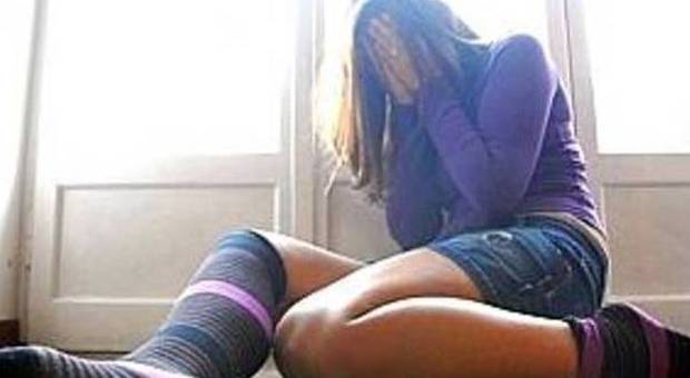 Molestie sessuali all'amica 15enne della figlia: cinquantenne a giudizio