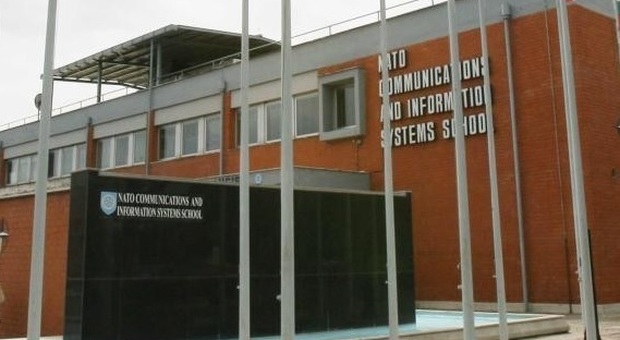 Chiude la scuola Nato a Borgo Piave e trasloca in Portogallo