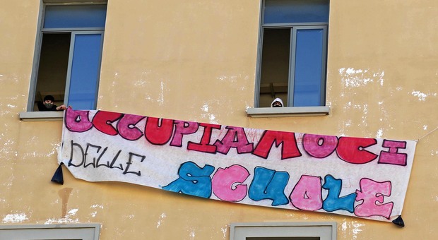 Scuola occupata a Napoli, scatta la sospensione per gli studenti del liceo Vico
