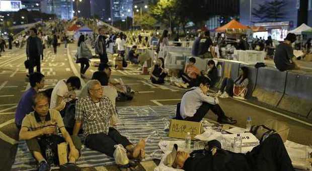 Hong Kong, sale la tensione: cancellato incontro previsto tra manifestanti e autorità