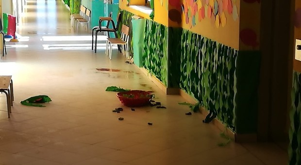 sant'antimo, scuola cammisa romeo vandalizzata