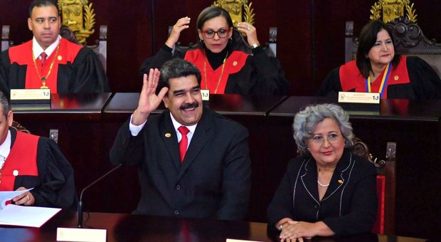 Venezuela, Maduro giura e attacca Usa ed Europa