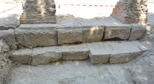 Cuma, rinvenute le fondamenta dell’antico tempio Maggiore sull’acropoli