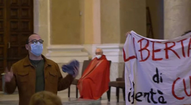 Covid a Benevento, in chiesa la protesta degli operatori dello spettacolo