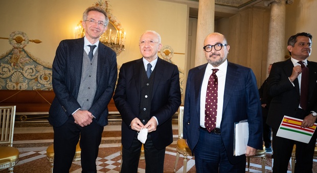 Il ministro Gennaro Sangiuliano col governatore Vincenzo De Luca e il sindaco Gaetano Manfredi