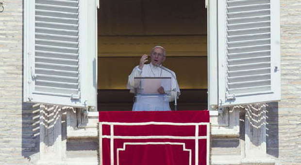 Papa Francesco: «Proteggere cristiani perseguitati. Il mondo non giri lo sguardo»