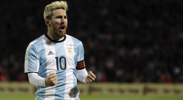 Messi si riprende l'Argentina: 1-0 all'Uruguay. Dybala espulso