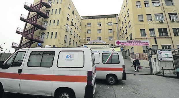 Infermieri furbetti a Napoli, tutti al lavoro nel nuovo ospedale