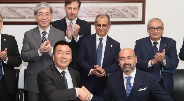 Il Ceo di Fincantieri China, Fabrizio Ferri, e Sun Wei, vicepresidente Cssc