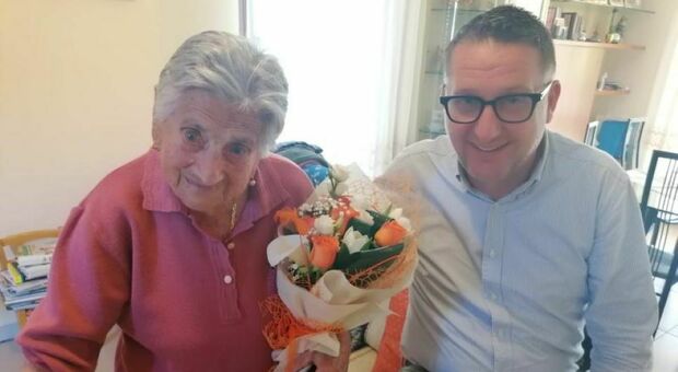 Festa a Monteprandone, anche il sindaco Loggi a casa di Maria (108 anni)