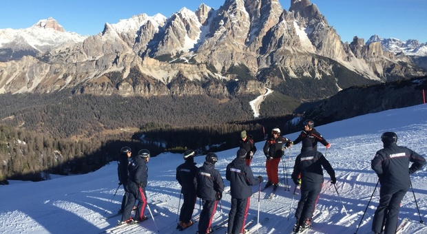 Carabinieri sciatori: 10 persone soccorse ogni giorno sulla neve