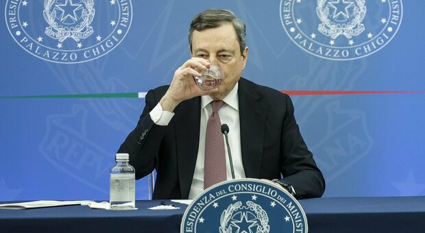 Gas, Draghi: «Preferiamo la pace o il condizionatore acceso? Sull'embargo andiamo con l'Ue, la seguiremo»