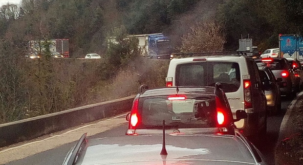 immagine La provincia fa il pieno di turisti
ma raggiugerla diventa
sempre più difficile tra cantieri
e strade chiuse da mesi