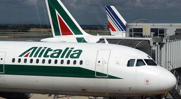 Alitalia, atteso vertice: le questioni sospese dai ristori alla vendita