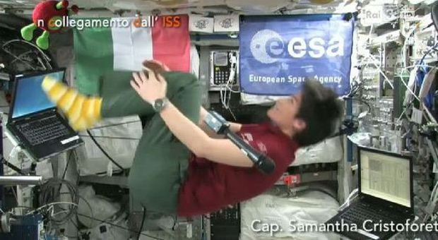 Samantha Cristoforetti, due record e penuria di calzini per il prolungamento della missione sulla stazione spaziale internazionale Iss