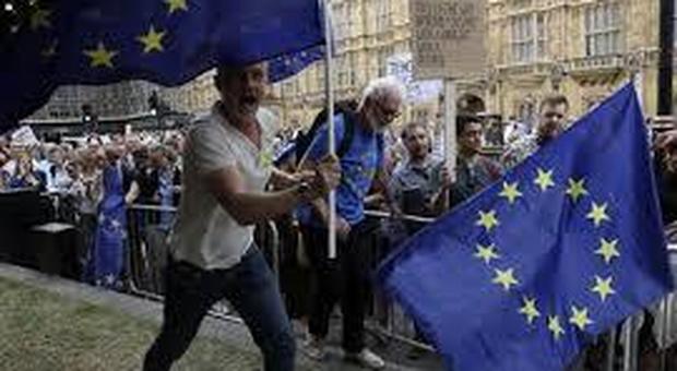Brexit, Ue teme scenario peggiore: «Tutti i Paesi si preparino al no deal»