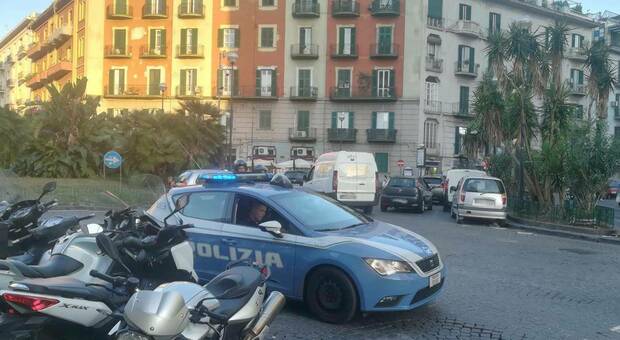 Auto della polizia e carabinieri