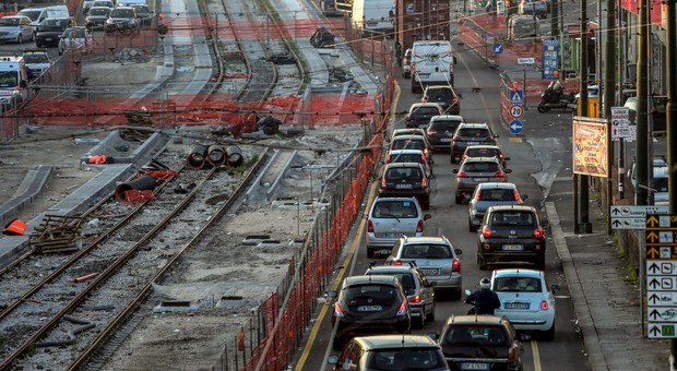 Cantieri a via Marina, Napoli si arrende al traffico: è paralisi