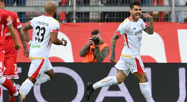 Benevento, vittoria show a Perugia: 4-2 in rimonta, doppietta di Viola