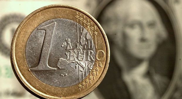 Effetto referendum, crolla l'euro: cambio quasi alla pari con il dollaro