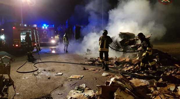 Perugia, incendio in un supermercato a Ellera: indagini in corso