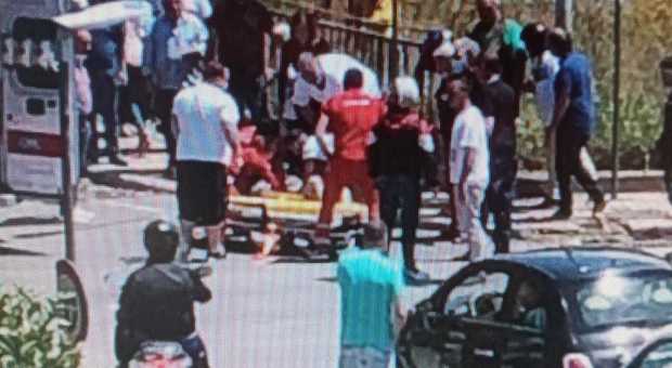 Schianto tra auto e moto a Ercolano: feriti due ventenni