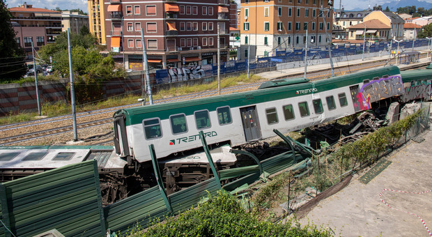 Treno Milano-Lecco deragliato (Fotogramma)