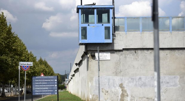 Rebibbia, la detenuta che ha gettato figli dalle scale: «Ora sono liberi» Rebibbia, la detenuta che ha gettato figli dalle scale: «Ora sono liberi»