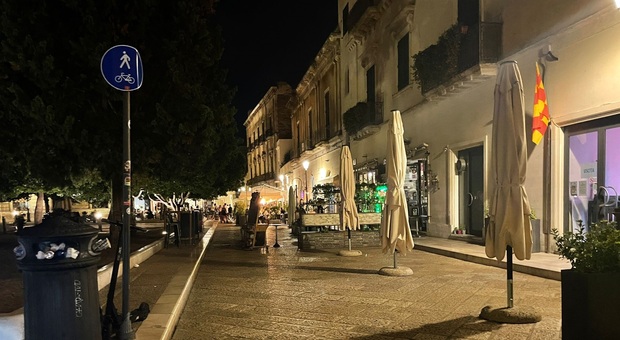 Lecce, ordinanza a sorpresa: Salvemini spegne la musica a mezzanotte