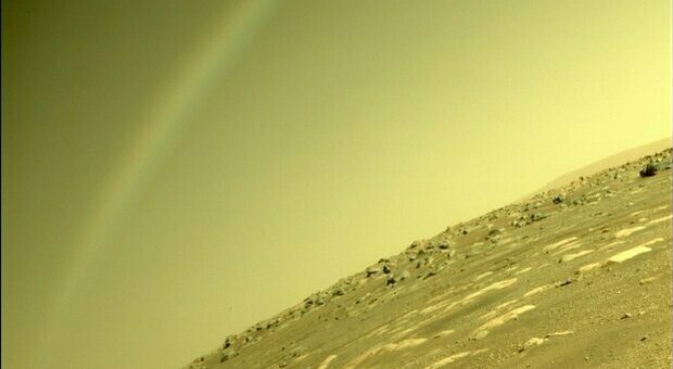 Marte, Perseverance fotografa un arcobaleno. Ecco cosa è veramente