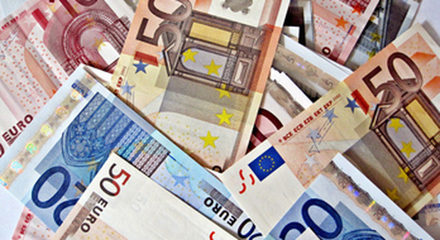 L'euro accusa il colpo: crolla Banche, incognite su Mps