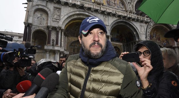 Migranti, Salvini indagato per sequestro di persona per il caso Open Arms