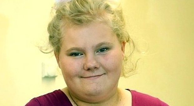 Ragazzina obesa mangia di nascosto, Anna muore a 14 anni