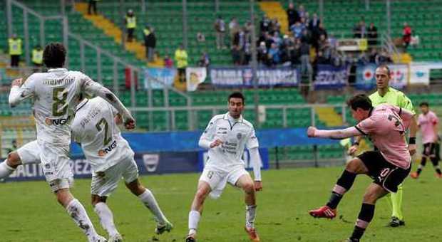 Il gol dell'1-0 del Palermo realizzato da Belotti