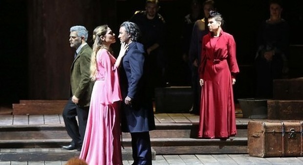 Magia e applausi al San Carlo per l'Otello migrante | Video