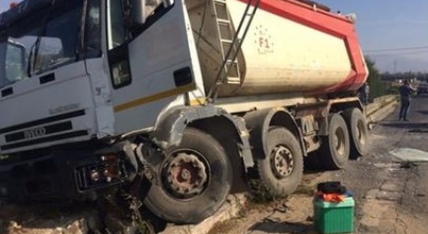 Anagni, scontro frontale tra due camion in contrada Pantanello: feriti i conducenti e traffico in tilt