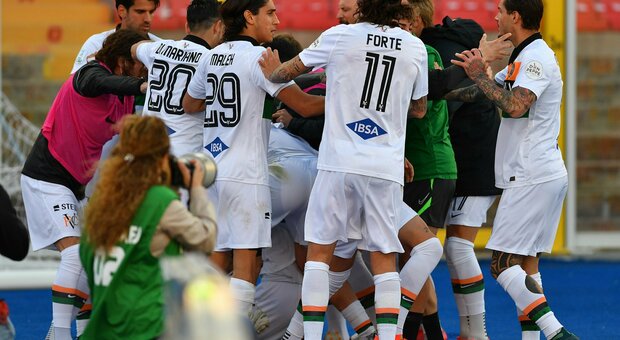 Finisce 1-1 a Lecce il Venezia in campo con il Cittadella per la serie A
