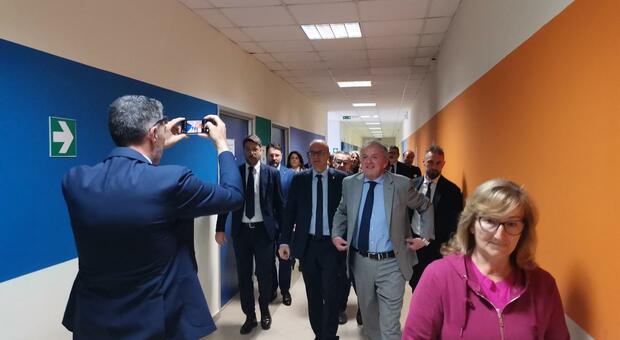 Scuole, il ministro Valditara a Frosinone: «Oltre due milioni per nuove tecnologie e contro la dispersione»