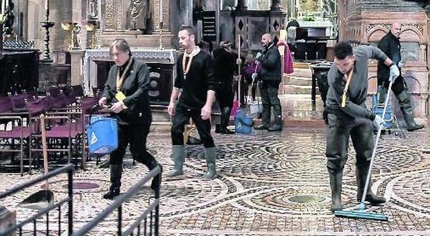 Venezia. Antico pavone distrutto: nella Basilica di San Marco i mosaici perdono le tessere