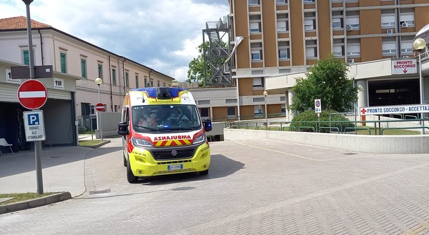 Ambulanza all'ospedale di Pordenone