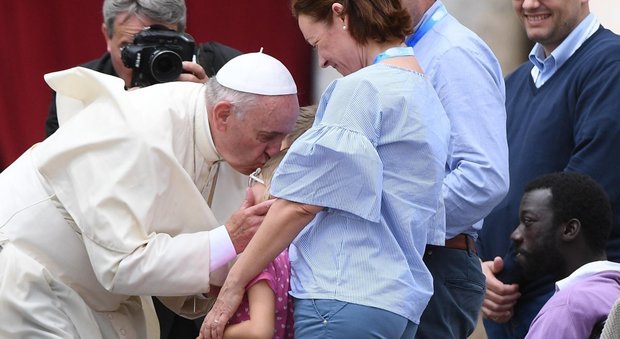 Papa Francesco, appello per i disabili: «Non chiudiamoli in recinti»
