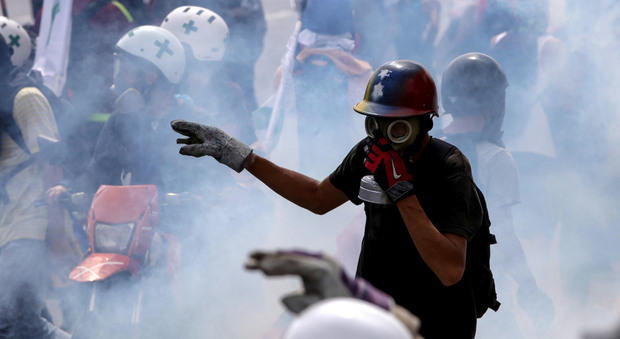 Venezuela, nuove proteste: scontri a Barinas, almeno un morto