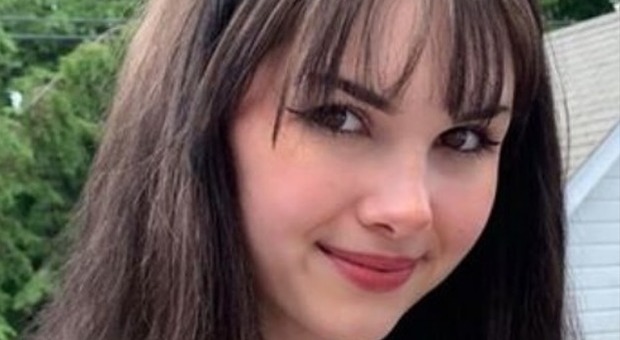 Bianca, 17enne star di Instagram, uccisa dal fidanzatino: «Decapitata, poi ha messo le foto in rete»