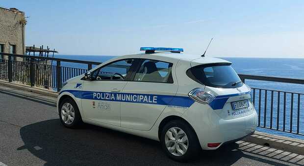 Amalfi, nuova auto elettrica per la Polizia Municipale
