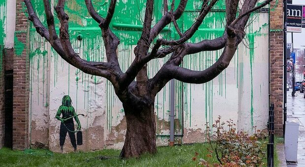 Banksy e la paternità del nuovo murales “ecologista” a Londra: la rivendicazione sui social